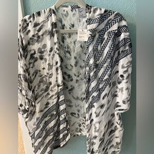 Casual Studio. Lack & white Kimono jacket.